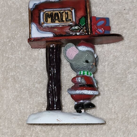 2 VINTAGE CHRISTMAS ORNAMENTS BAILEYS IRISH CREAM 2003+ MOUSE AT MAILBOX XMAS - Picture 3 of 5